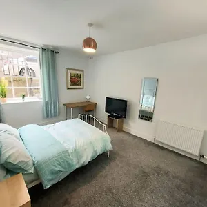 https://beautiful-city-centre-flat-in-traditional-building.hotelsaberdeenuk.com