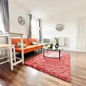 Town Centre Flat- Great For Contractors - Sleeps 4 - Free Parking Southampton
