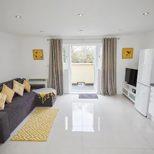 https://1-bed-ground-floor-apartment-with-free-parking-southampton.bournemouth-hotels.org